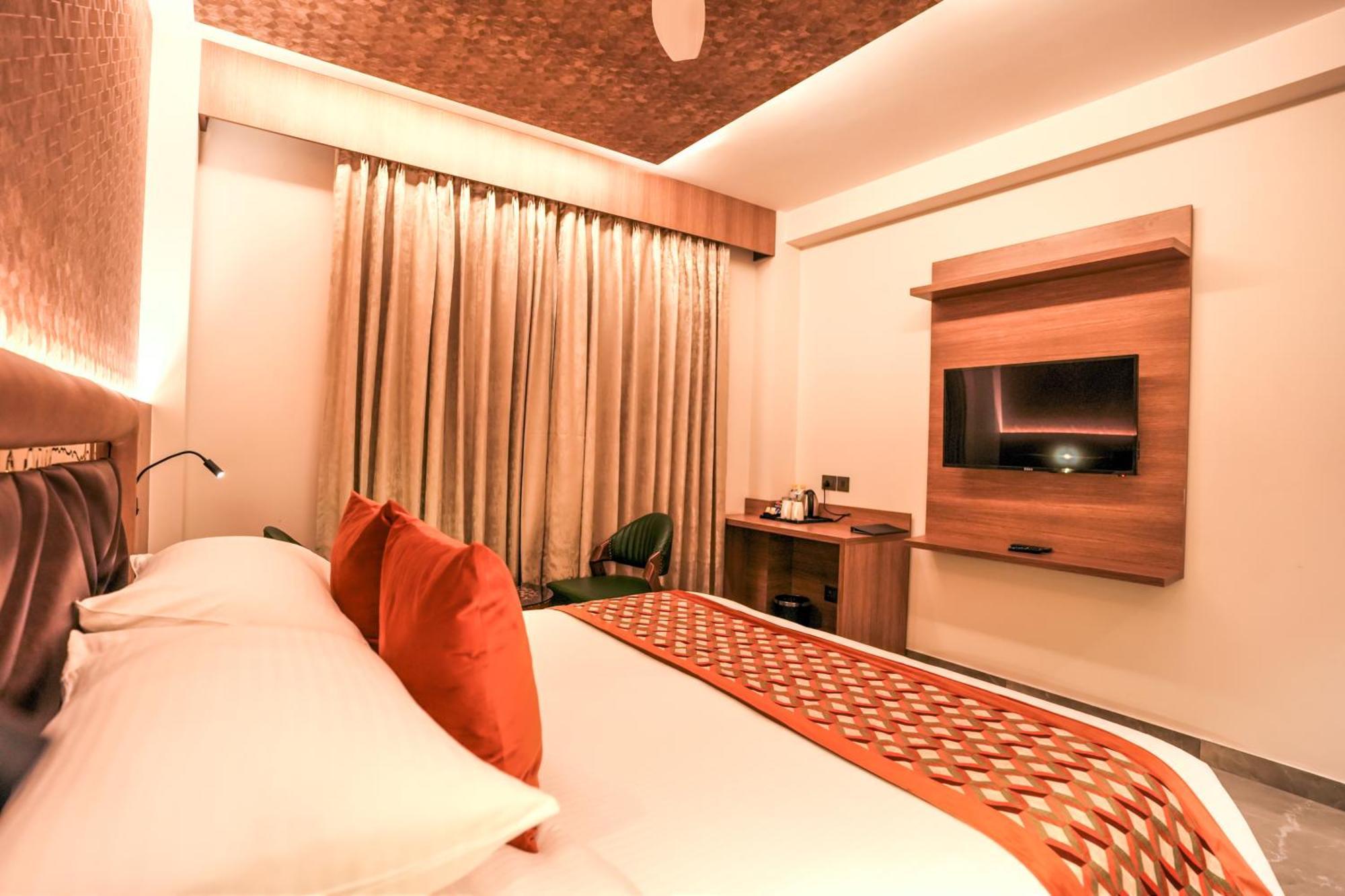 Rj Hotel - Managed By Atithi House Greater Noida Exterior foto